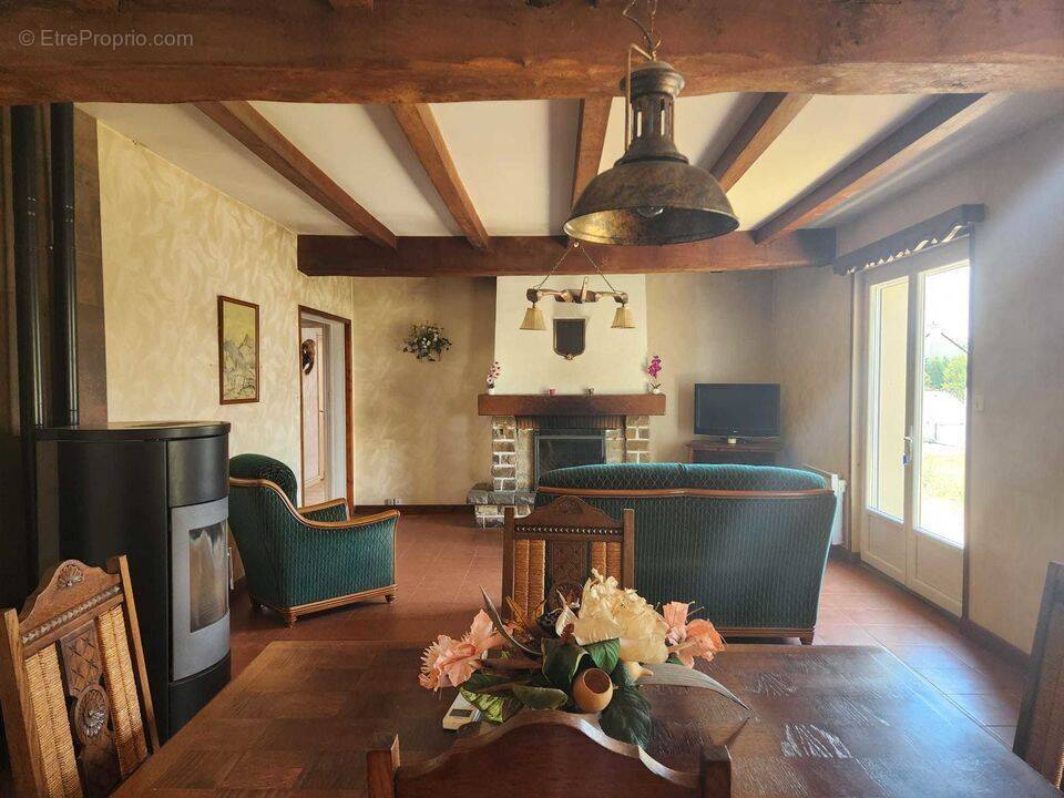 Maison à LA CHAPELLE-SAINT-SAUVEUR