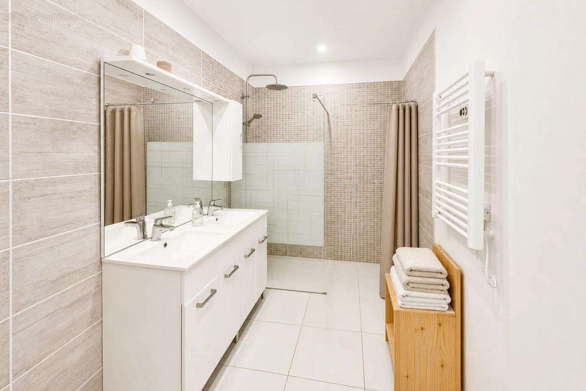 Maison de 10 pièces de 235 m² située à Brens - photo 5