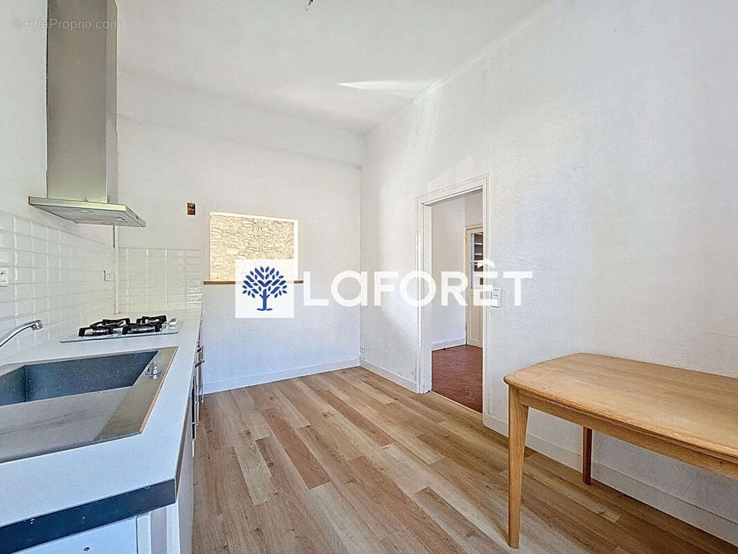 L'alternative idéale à un appartement : une maison de charme au coeur de Crespières. - photo 3