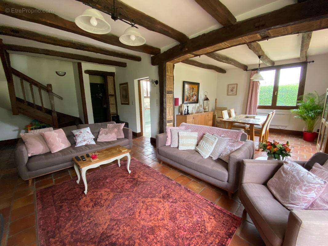 Maison à MAUZAC-ET-GRAND-CASTANG