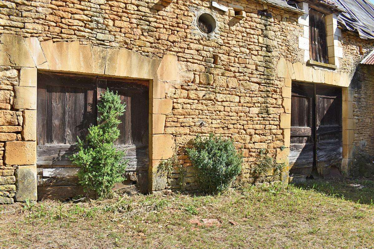 Corps de ferme Saint Crepin et Carlucet 6 pièce(s) 149 m2 - photo 8