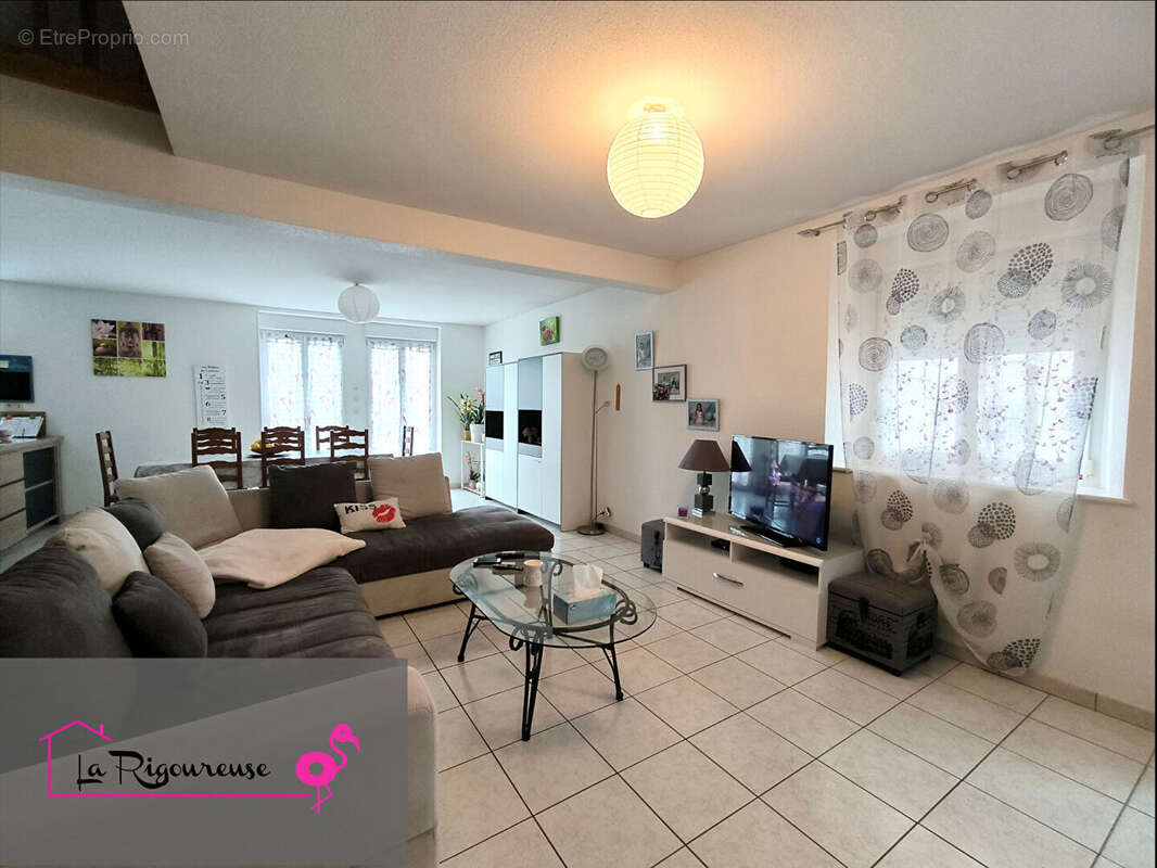 Maison à RADDON-ET-CHAPENDU