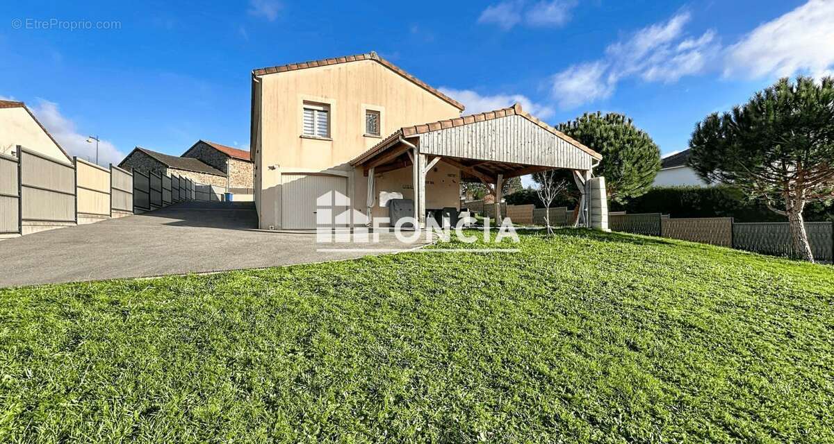 Maison à SAINT-JUST-LE-MARTEL