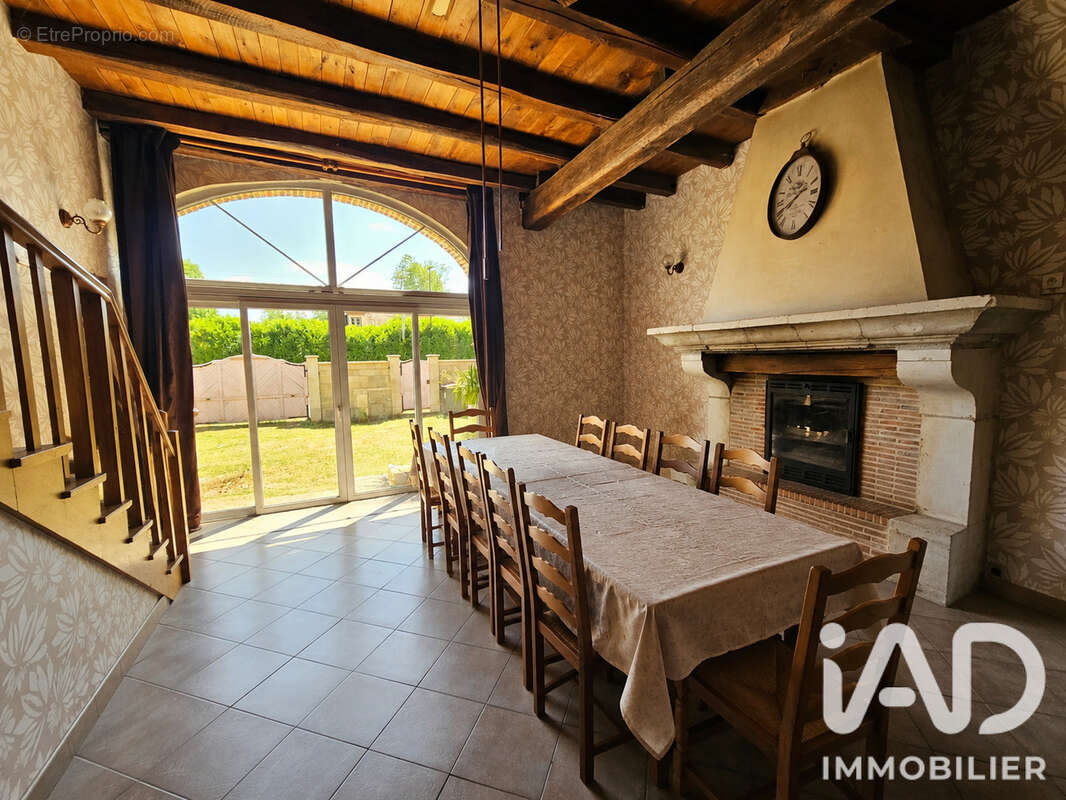 Maison 160 m² à Saint-Maurice-Thizouaille  - photo 4