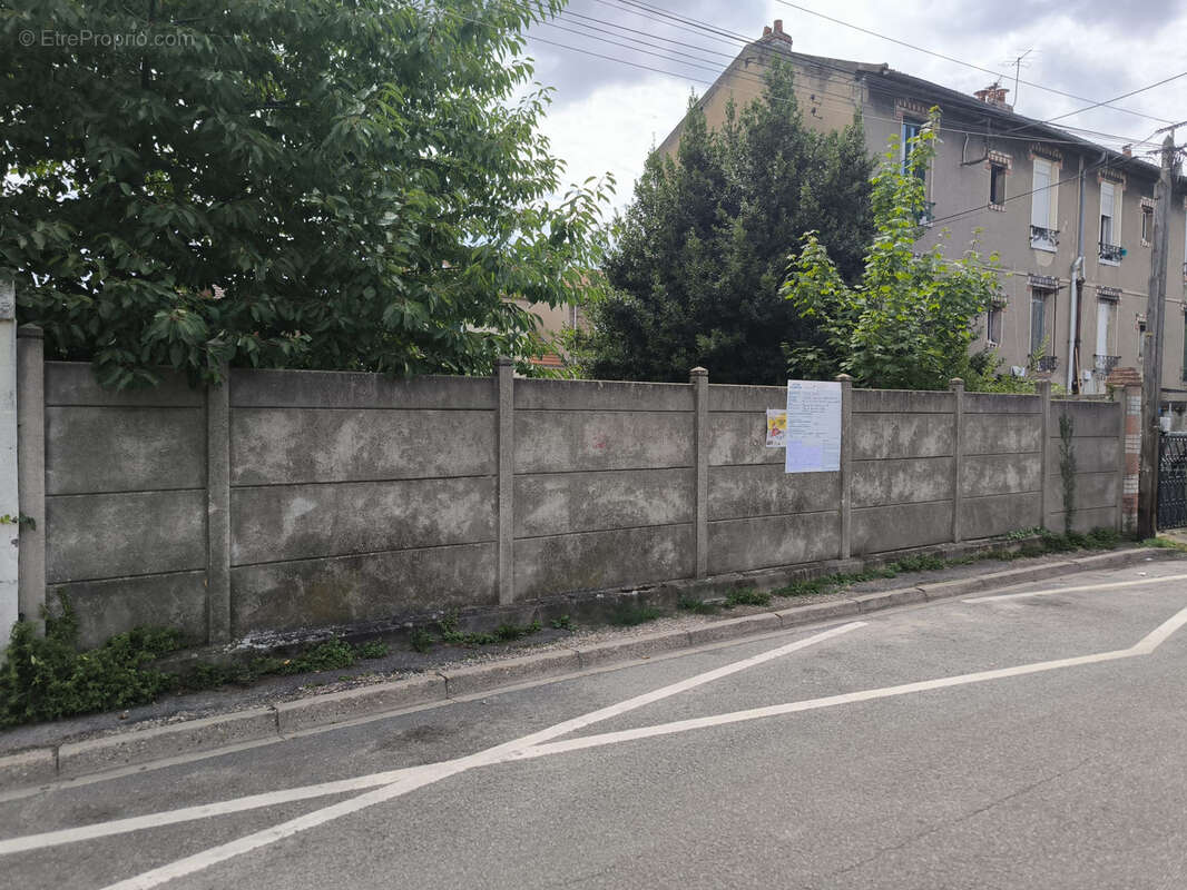 Terrain à VILLENEUVE-LE-ROI