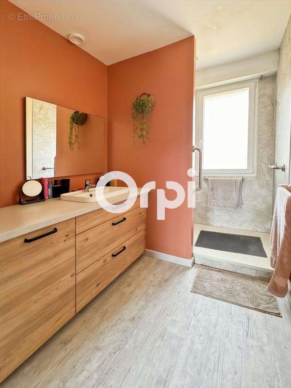 Maison individuelle de semi plain pied, 5 chambres, jardin et garages à Ghyvelde(59254) - photo 6