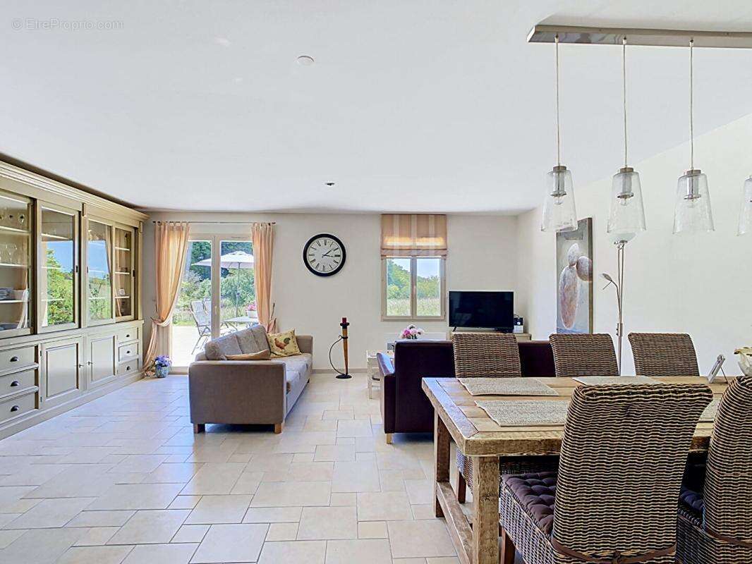 Belle maison contemporaine avec 4 chambres, piscine et garage - photo 5