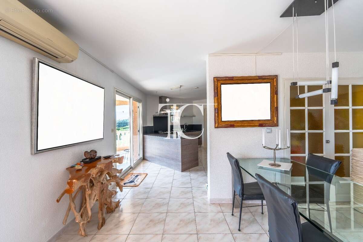 Maison à SAINT-JULIEN-DE-CASSAGNAS