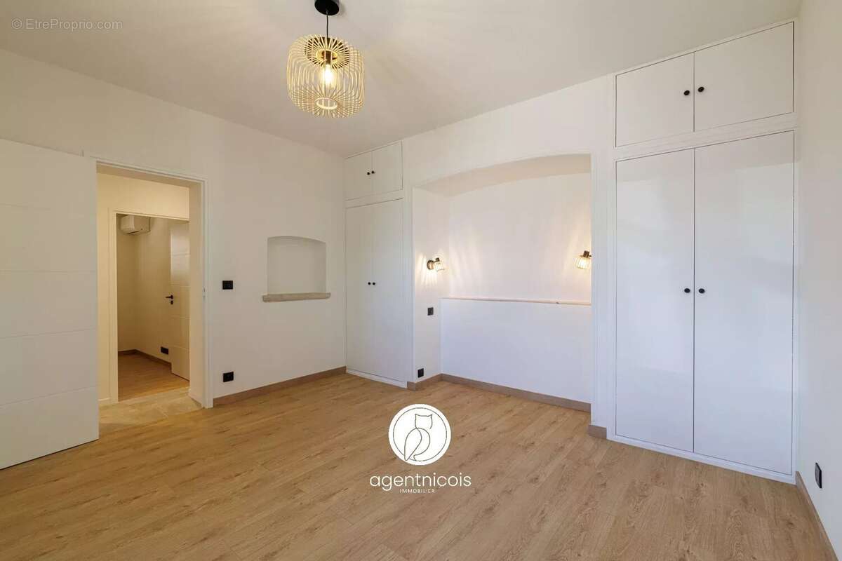 Appartement à SAINT-LAURENT-DU-VAR