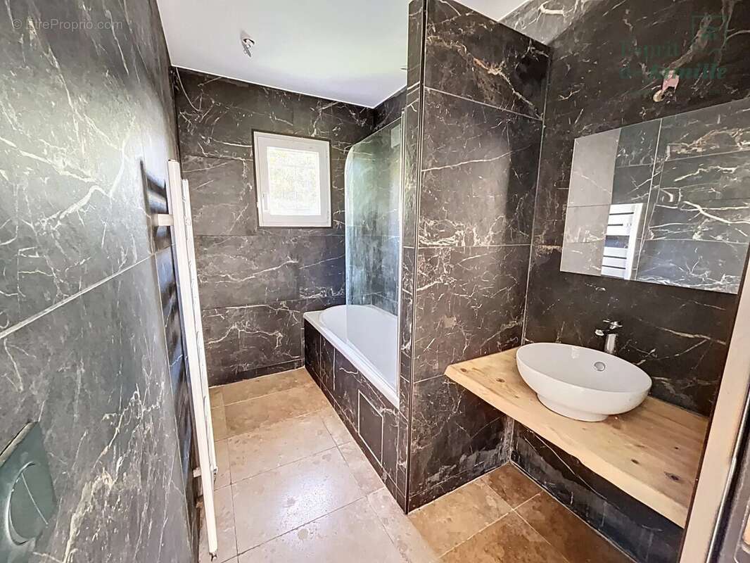 MEYZIEU, Au calme, agréable maison familiale de 105 m², - photo 7