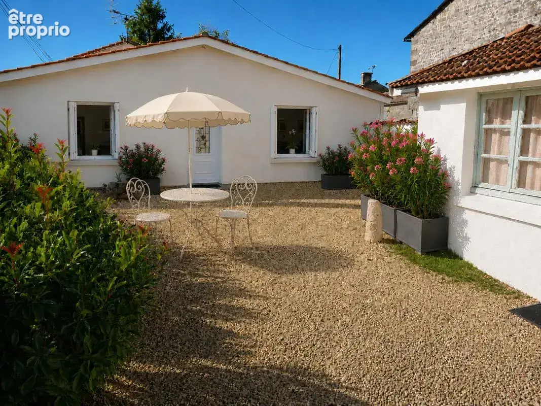 Maison 5 pièces 98 m² à vendre à Siecq (17490) - photo 1