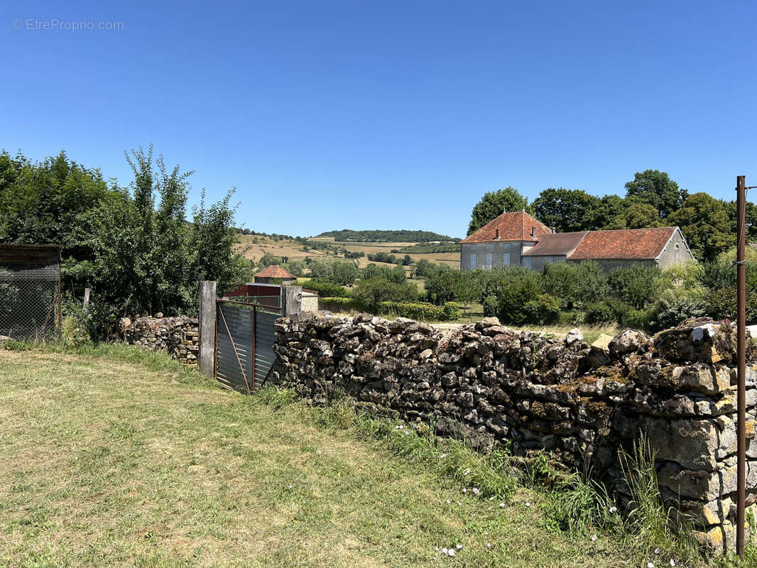 Maison avec dépendances - photo 24