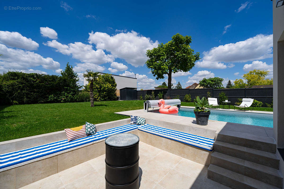 Maison renovée avec piscine 252 m² - proche bezannes - photo 12