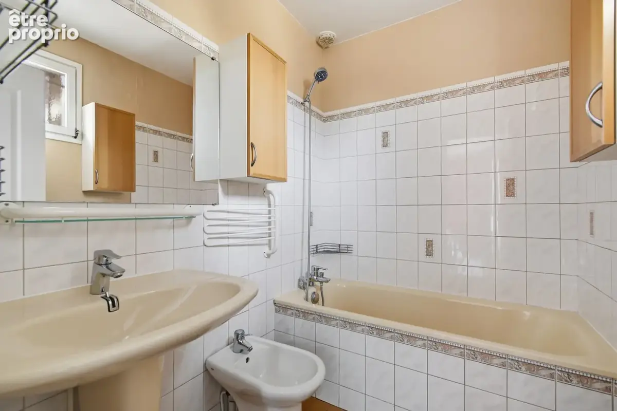 Maison familiale - 215 m2 au sol -5 ch -  jardin de plain pied - dpe d - photo 12
