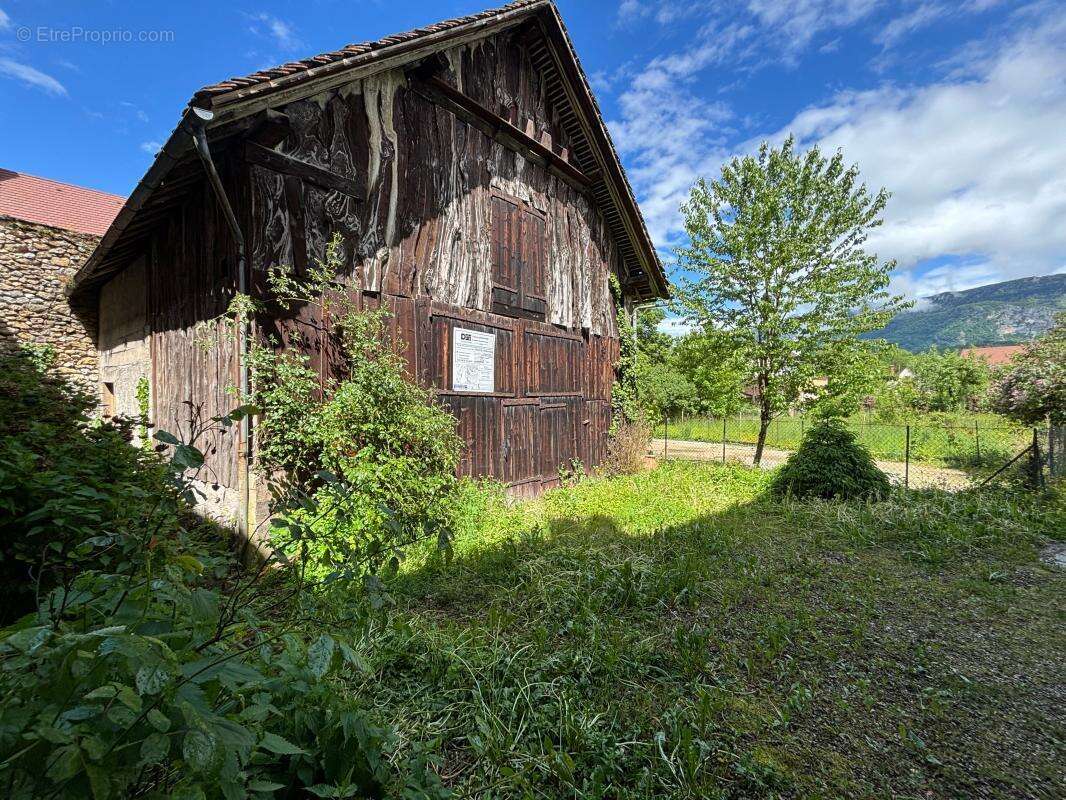 Maison à ENTRE-DEUX-GUIERS