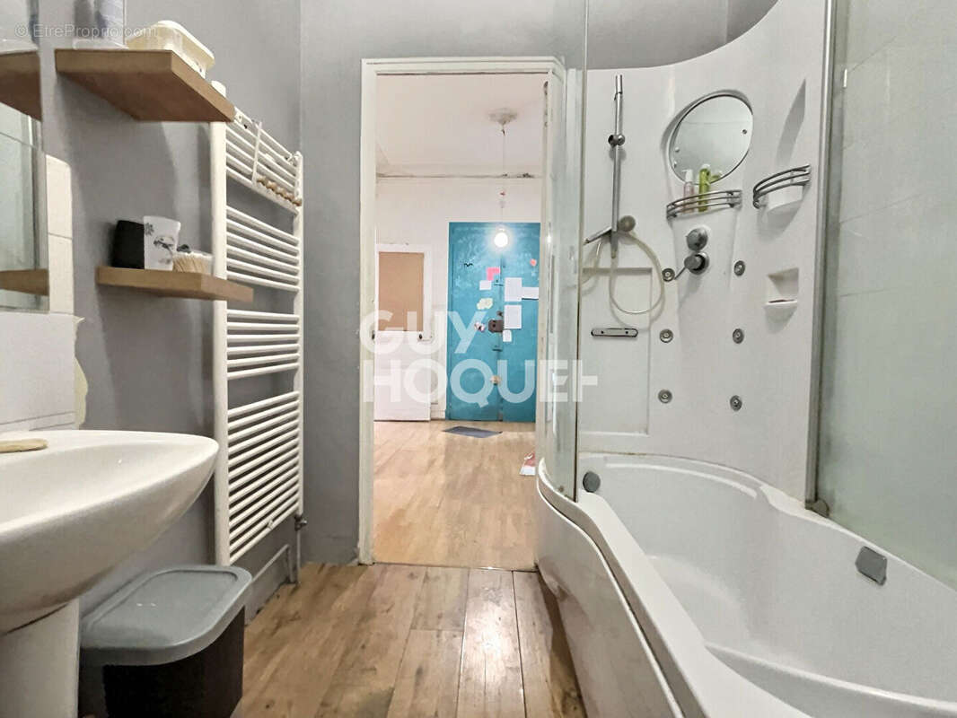 Appartement à MARSEILLE-1E