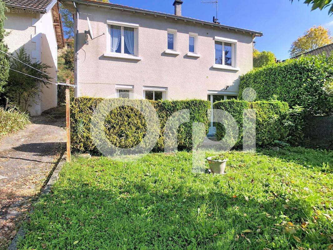 Maison à NOTRE-DAME-DE-SANILHAC