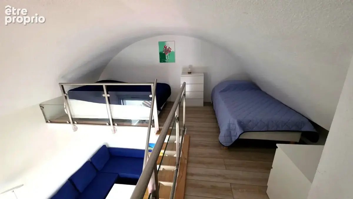 Charmant studio mezzanine avec loggia et vue latérale sur le port - photo 8