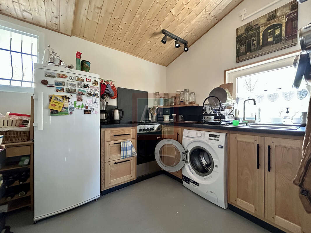 Maison de plain-pied sur terrain arboré de 2 200 m2 - photo 5