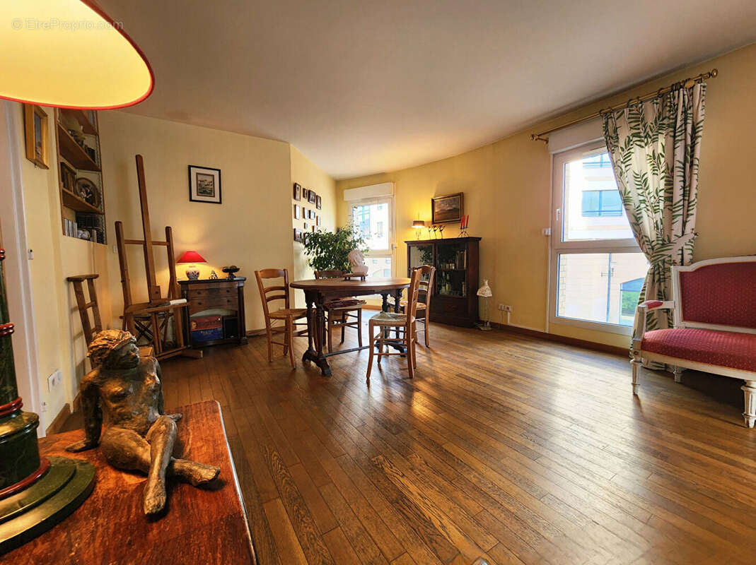 Appartement à LA GARENNE-COLOMBES