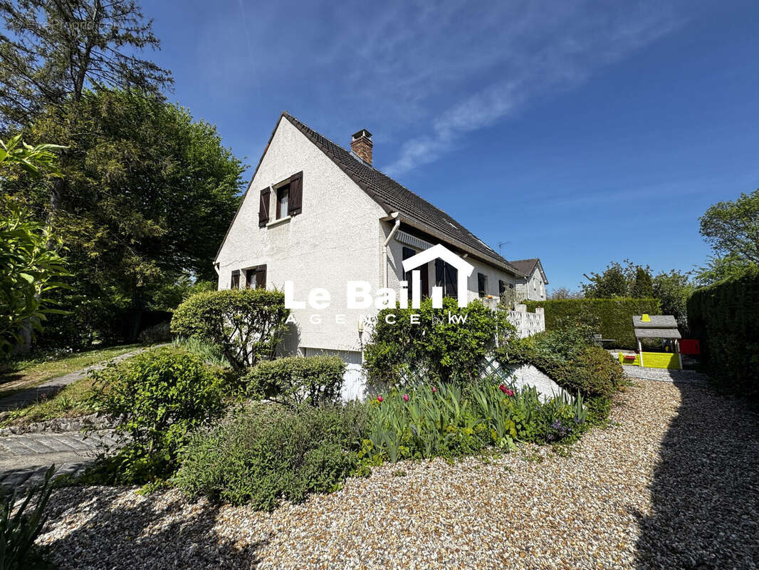 Maison 145 m² à Osny  - photo 2
