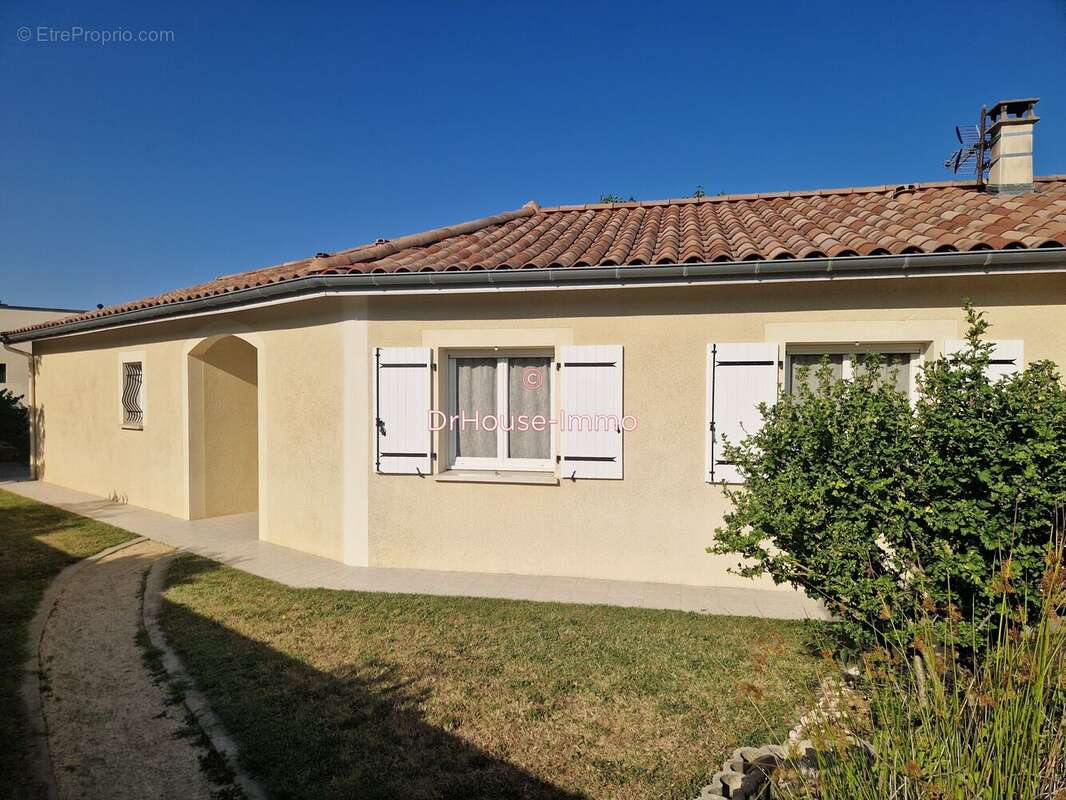 Maison 112 m² à Geyssans  - photo 5