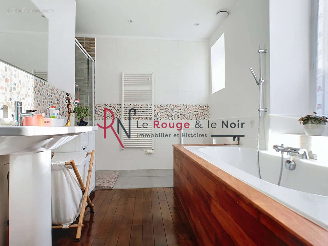 Maison à SAINT-VINCENT-DE-MERCUZE