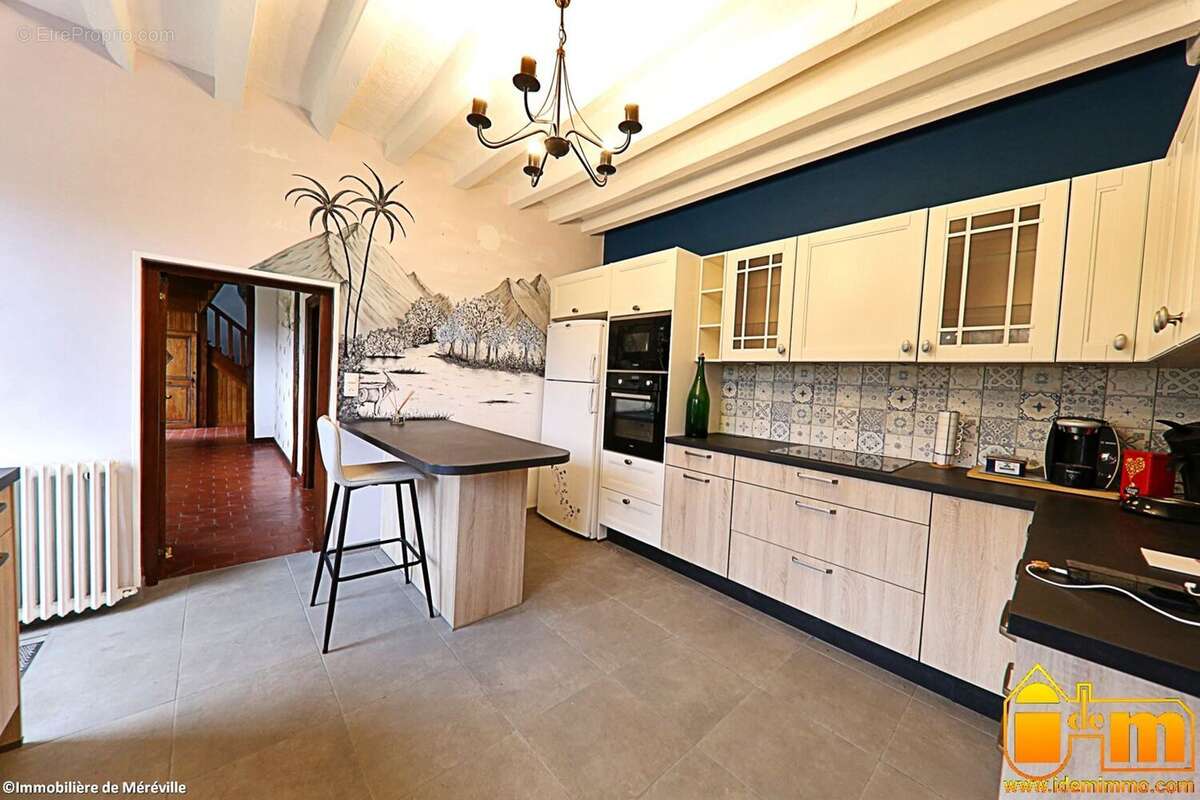 Maison 280 m² à Mereville  - photo 6