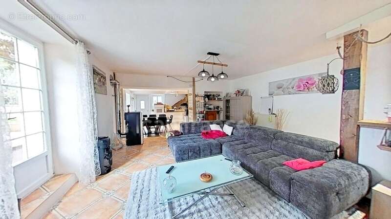 Maison à ETREPIGNEY