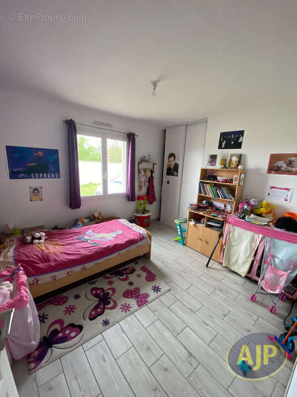 Maison à JARNAC-CHAMPAGNE