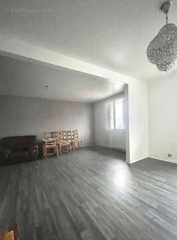 Appartement 80m2 - Parking - Fort potentiel - Quartier Bellevue - Le Mont - LA Jomayère - photo 6
