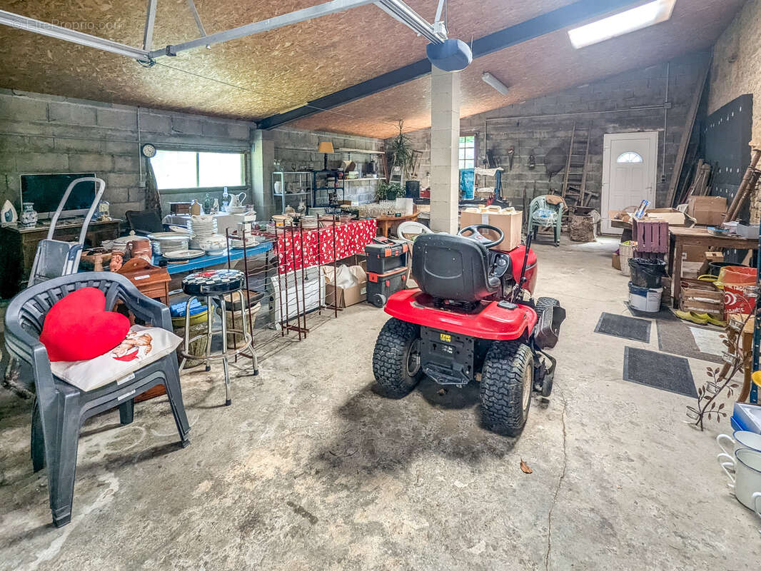 Maison 131 m2, potentiel 250 m2, garage, terrain constructible 3200 m2 - photo 16