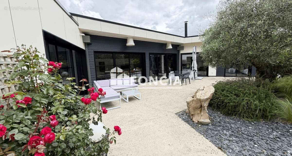 Maison à MONCE-EN-BELIN