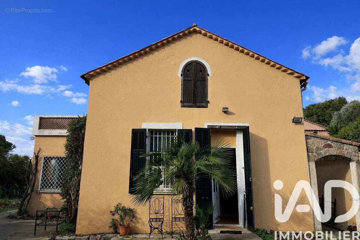 Photo 2 - Maison à CARQUEIRANNE