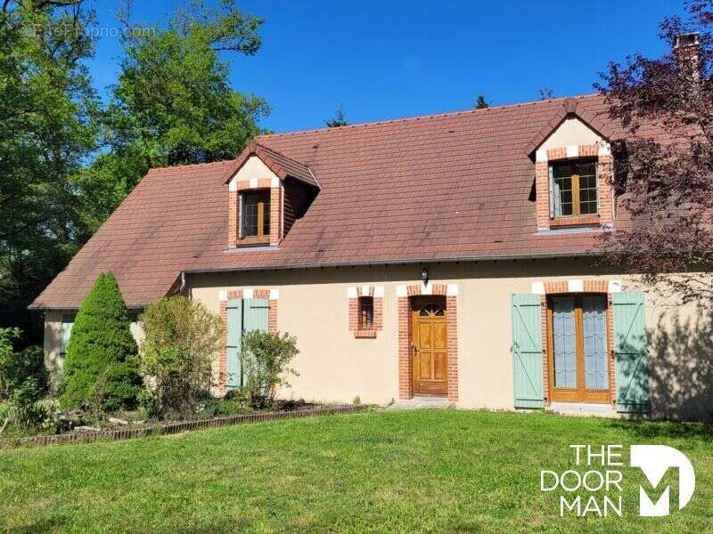 Maison à FOUGERES-SUR-BIEVRE