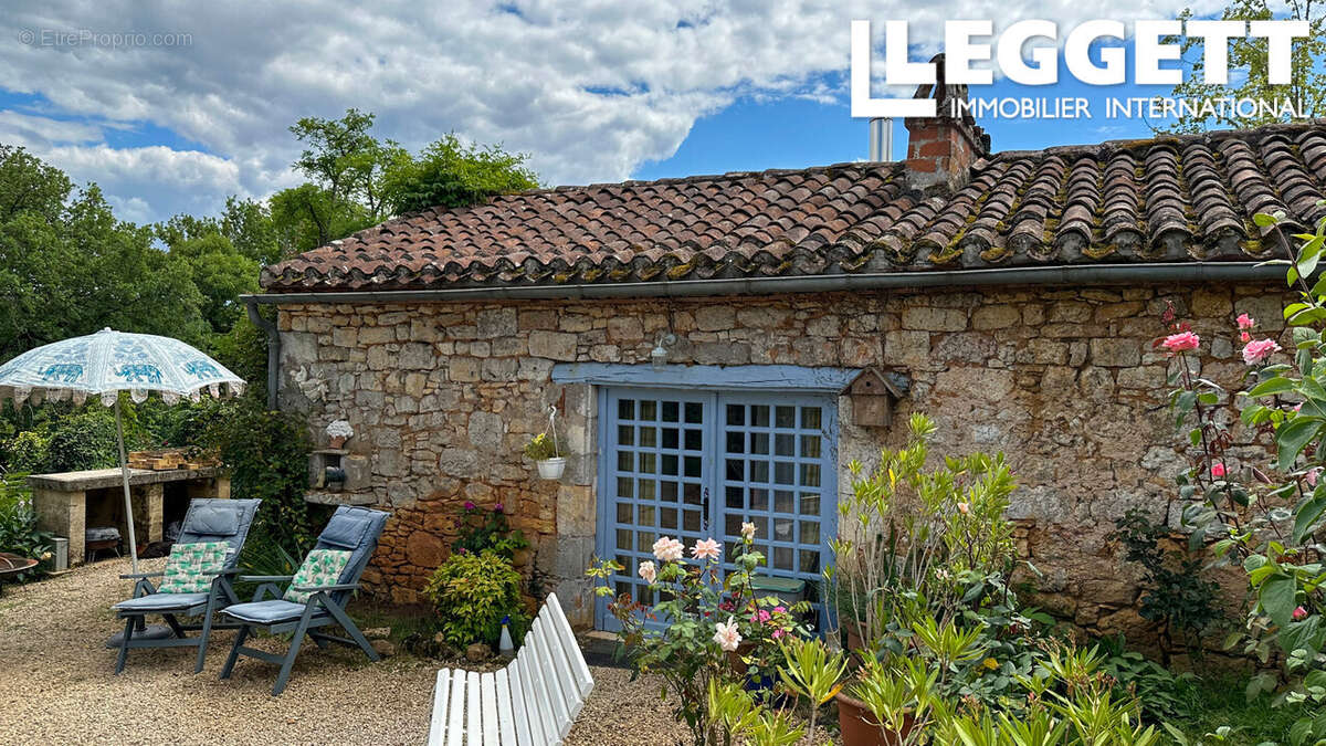 Maison en pierre de caractère avec 3 chambres et une maison d’amis, située à la lisière d’un village très pris - photo 10