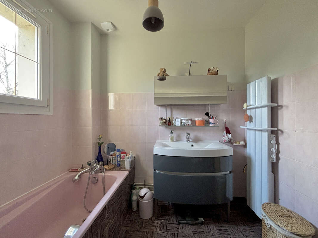 Maison à COLOMBIERS-SUR-SEULLES