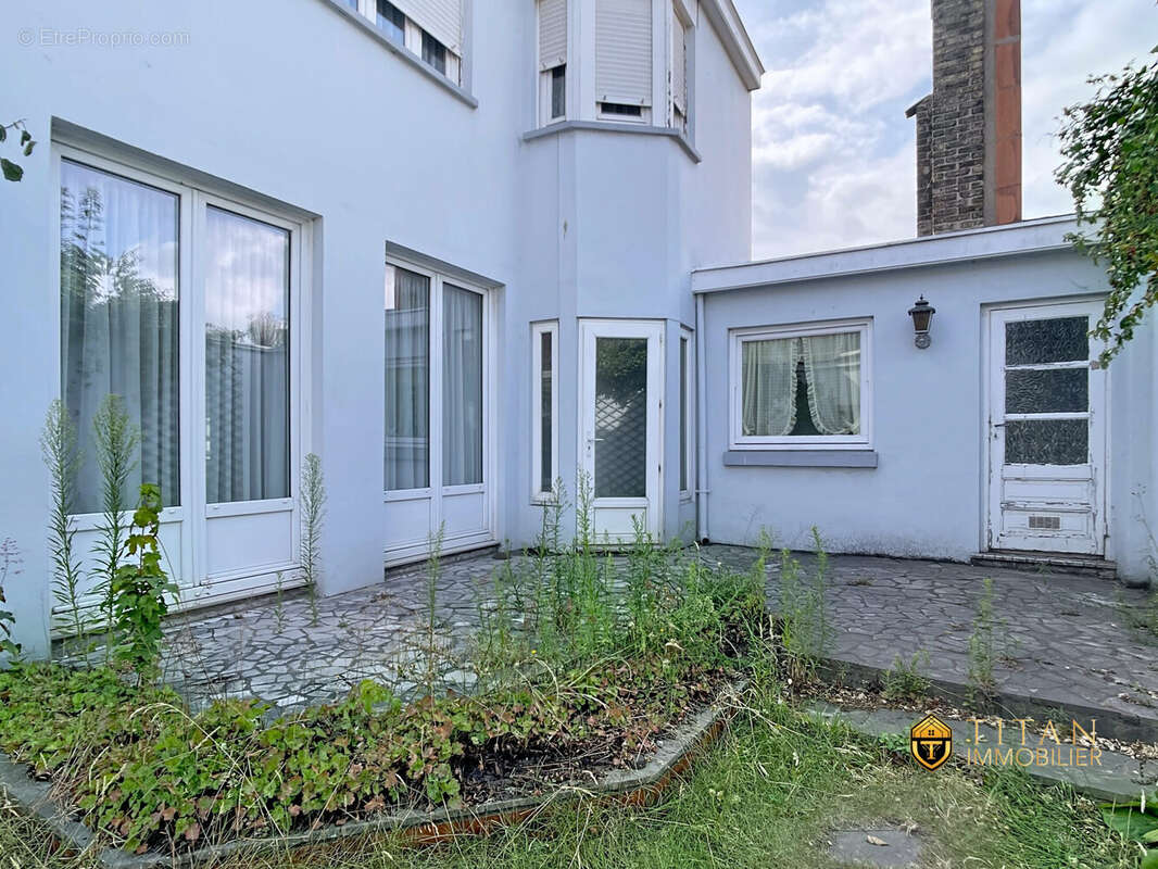Maison mitoyenne de 100 m² avec un extérieur à Dunkerque (59430)