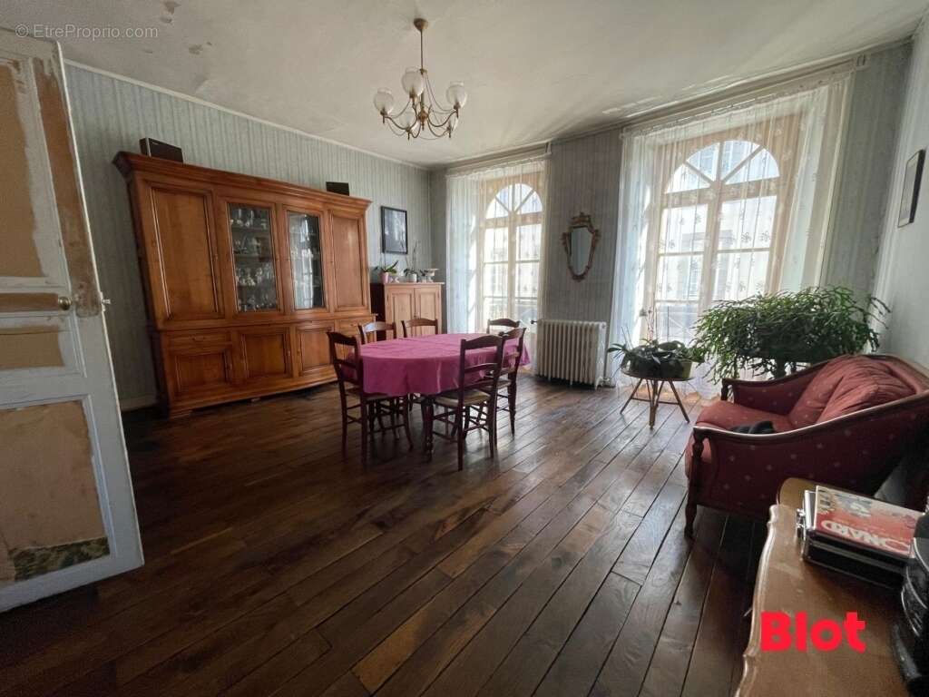 Appartement à ARGENTRE-DU-PLESSIS