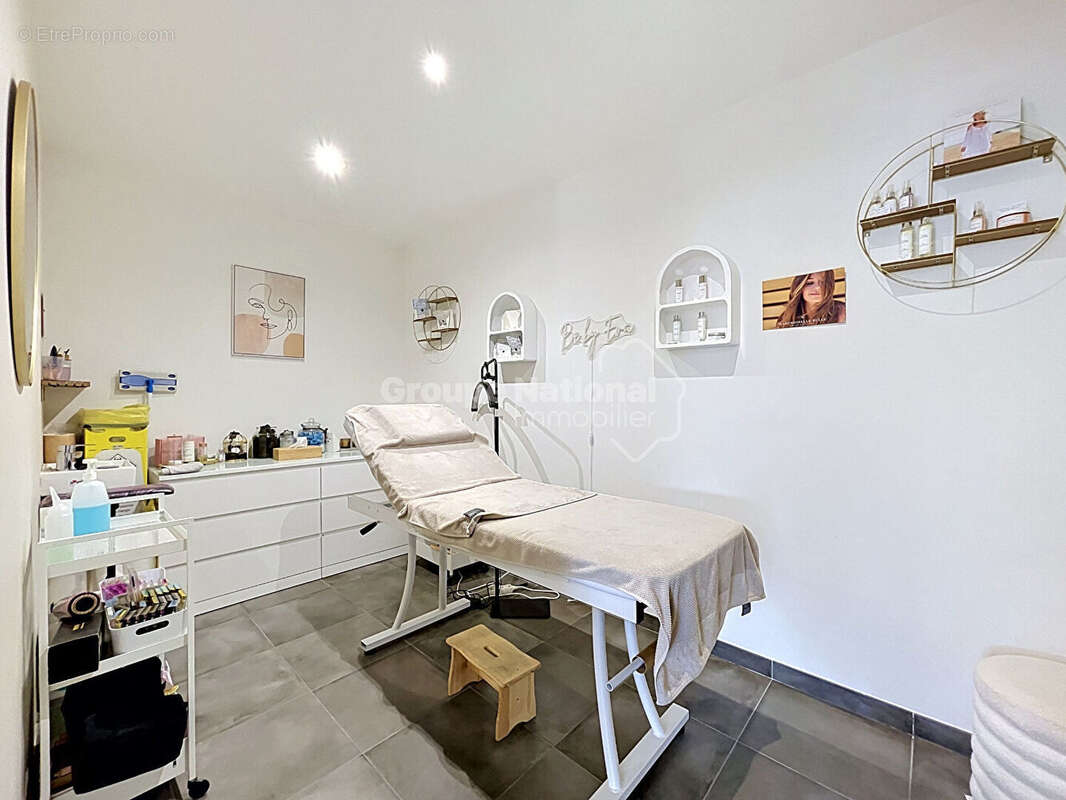 OPPORTUNITÉ UNIQUE : Créez le 1er "Salon Partagé" & Coworking Beauté de Suze-la-Rousse ! - photo 5