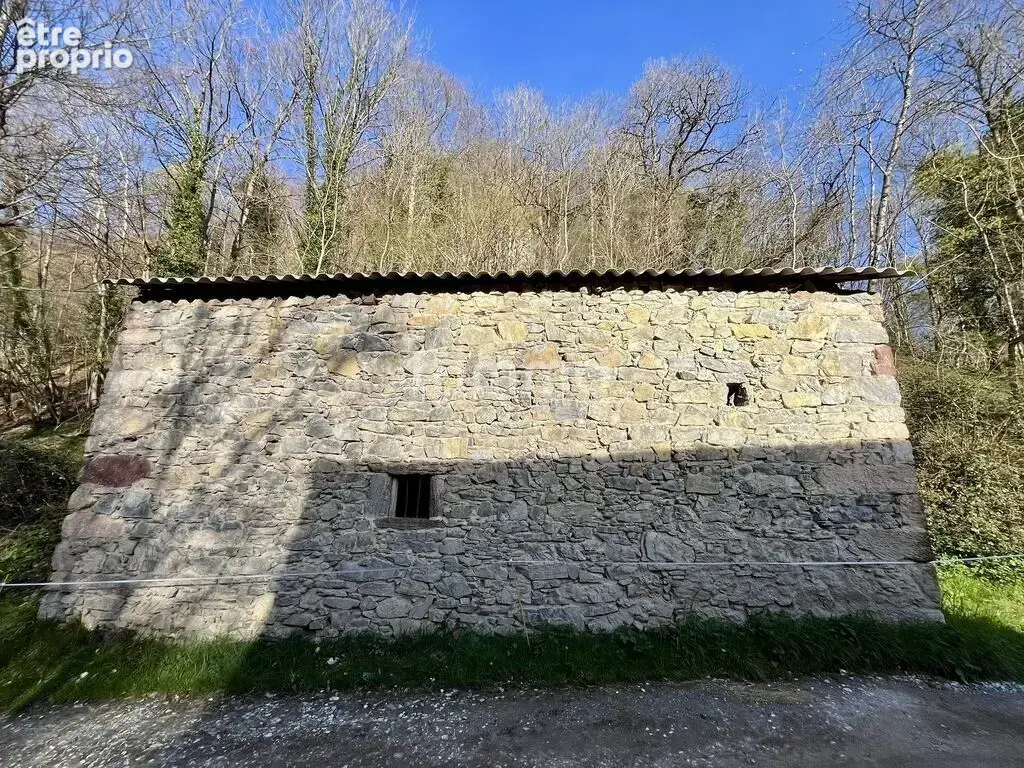 Terrain avec bois et grange, un cadre naturel et agréable - photo 2