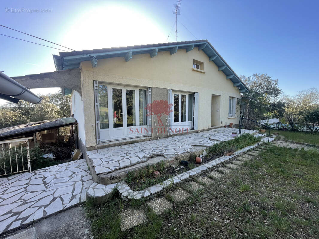 Villa de type t6 avec une piscine sur une parcelle de 5770m2 - photo 3