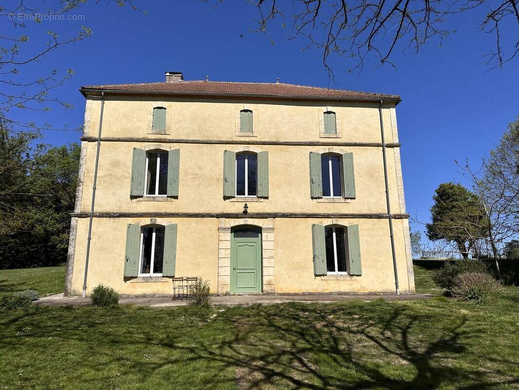 Maison à MONBAHUS