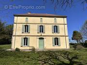 Maison à MONBAHUS