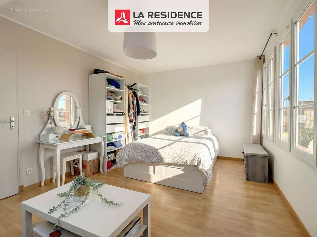 Maison 106 m² à La Chaussee-Saint-Victor  - photo 9