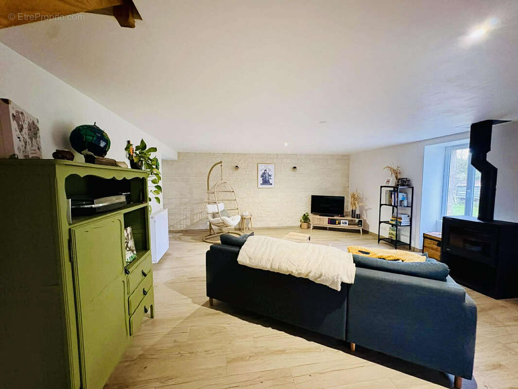 Maison de village, entièrement réhabilitée, où la pierre raconte l’histoire - photo 4