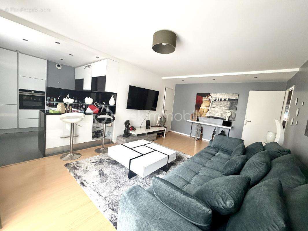 Appartement à MANDRES-LES-ROSES