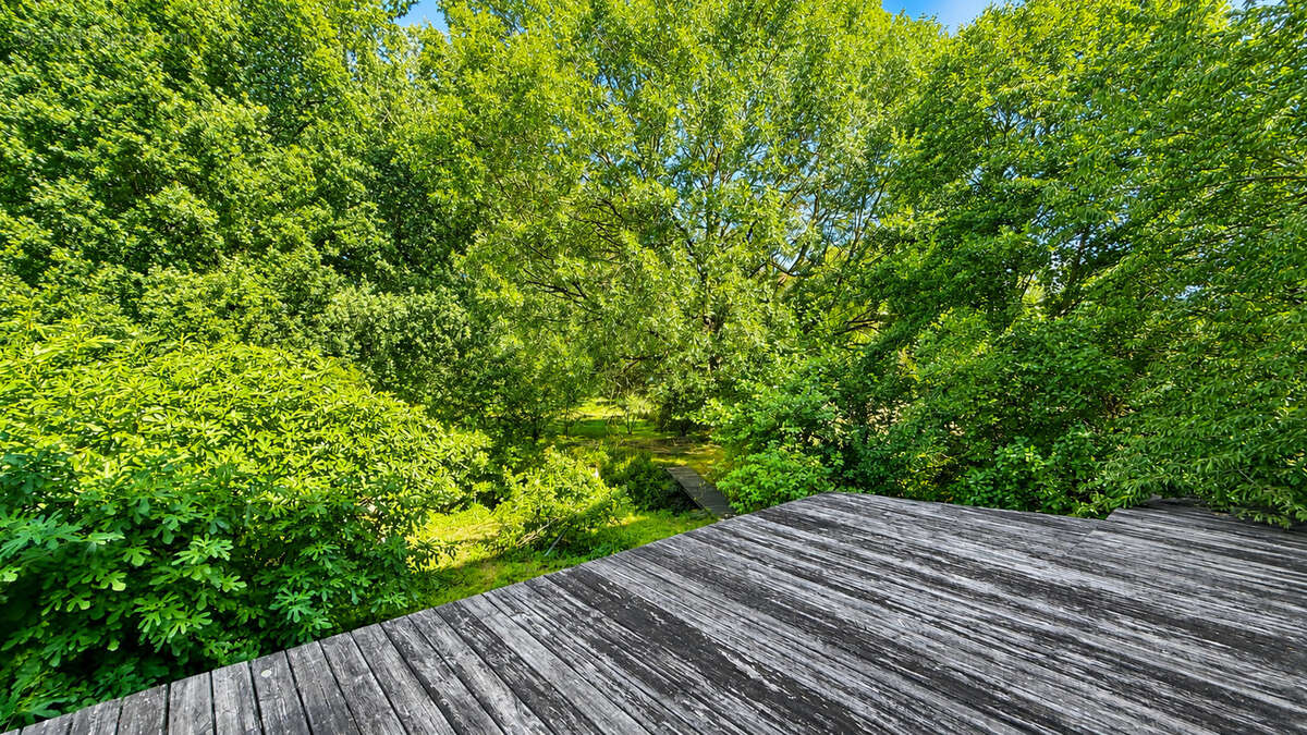Maison de caractère de 406 m2 habitables sur un terrain de 2 547 m2   Orbigny - photo 3