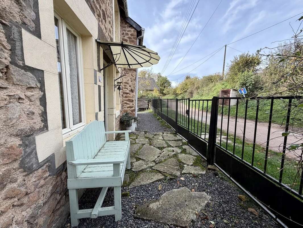 Maison à MONTIGNY-EN-MORVAN