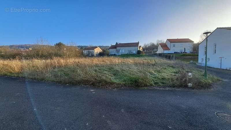 Terrain à CORNY-SUR-MOSELLE